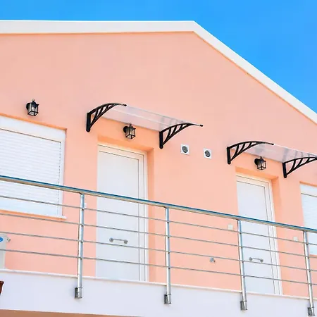 Holiday home Elli's House -