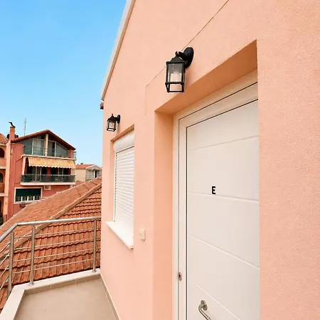 Holiday home Elli's House -